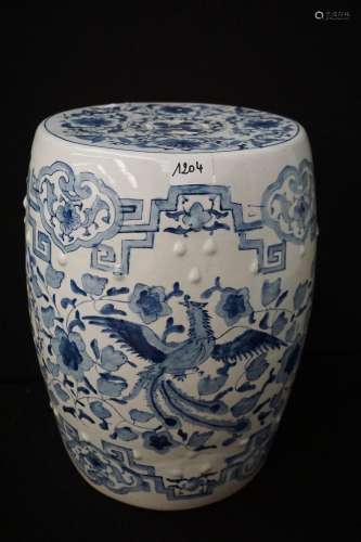 Siège chinois en porcelaine - Bleu et blanc - H : 47 cm