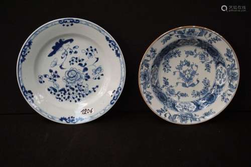 2 Assiettes en porcelaine chinoise ancienne - 1 avec petites...