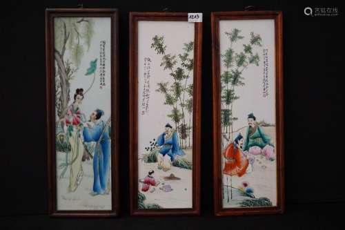 3 cadres chinois avec plaques sur porcelaine - H : 58 cm