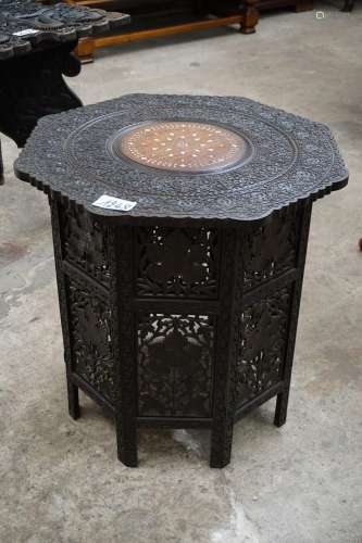 Table d'appoint asiatique octogonale - Très richement ou...