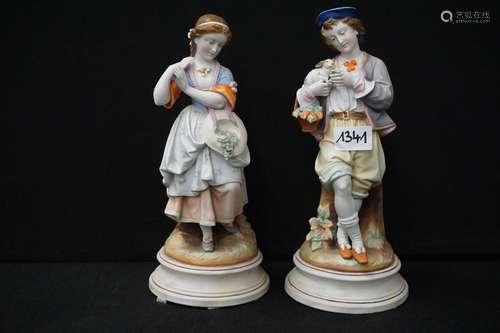 2 Sculptures anciennes en biscuit - Polychrome - "Coupl...