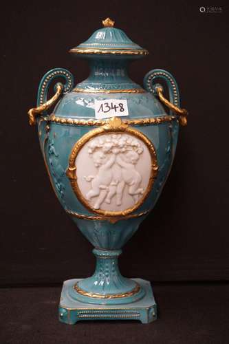 Vase à couvercle en porcelaine - Signé en bas - Décoré en re...