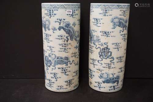 2 beaux porte-parapluies en porcelaine chinoise