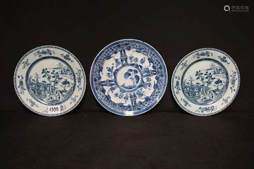 3 assiettes en porcelaine de Chine - 2 avec petits éclats  -...