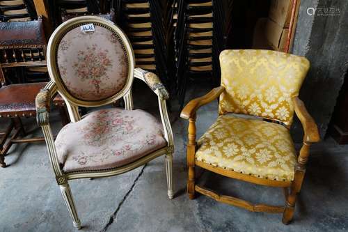 Fauteuil polychrome de style Louis XVI + fauteuil en tissu j...