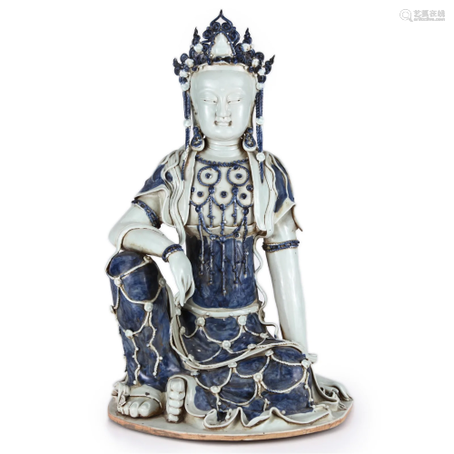 A CHINESE BLUE AND WHITE FIGURE OF AVALOKITESVARA