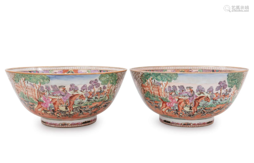 PAIR OF CHINESE EXPORT FAMILLE ROSE 'HUNT' PUNCH B...