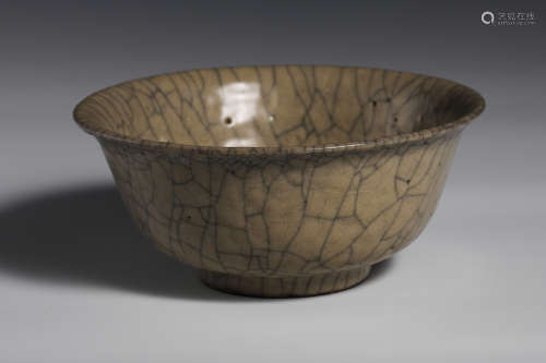 Chinese 10th century Ge kiln bowl