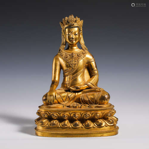 Gilded Buddha statue of China in the nineteenth century