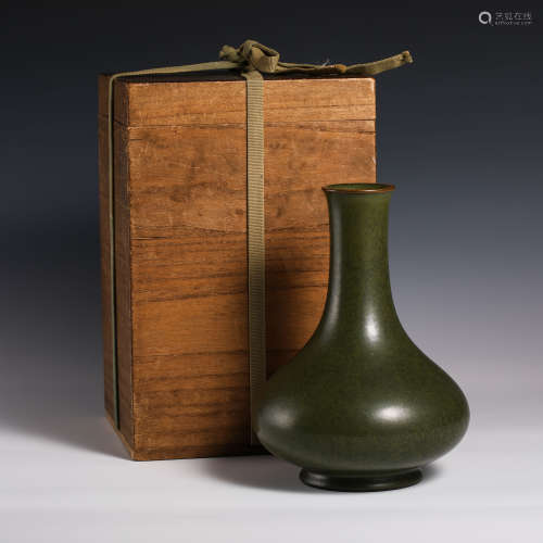 Eighteenth-century tea end glaze bottle