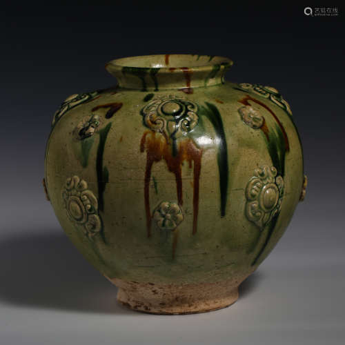 Chinese 10th century three-colored porcelain jar