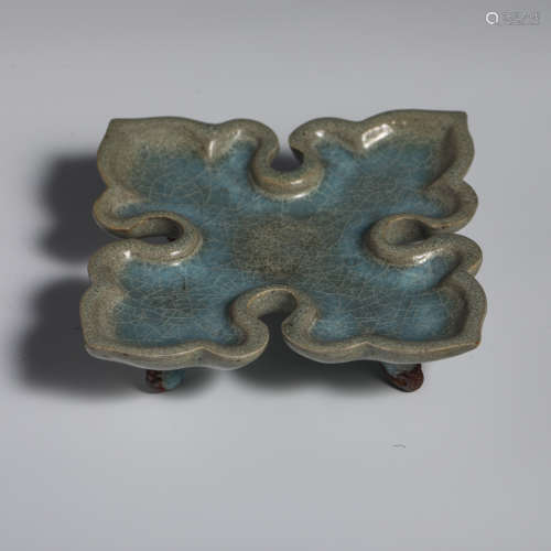 Chinese 10th century Ru kiln flower plate