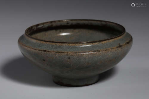 Chinese 10th century Longquan guan kiln bowl