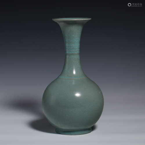 Chinese 10th century Ru kiln bottle