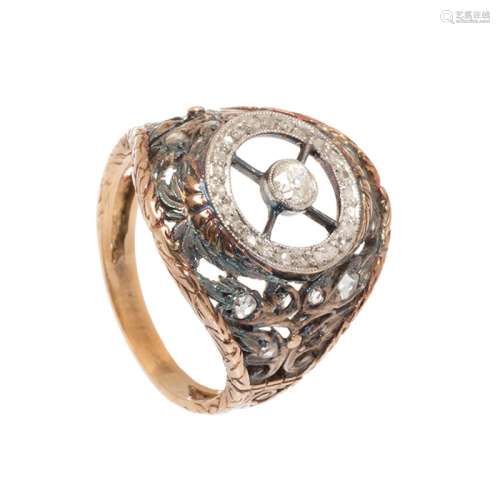 1920s bombé ring in yellow gold with silver overlays
