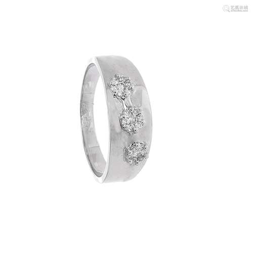 Wedding ring made of 18 kt white gold