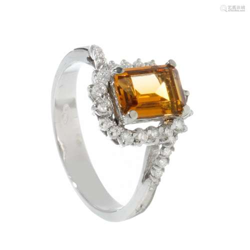 Ring in 18kt yellow gold and citrine quartz