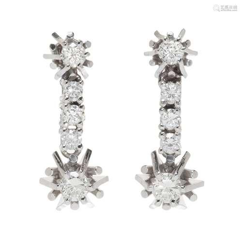 Pair of earrings in 18k white gold