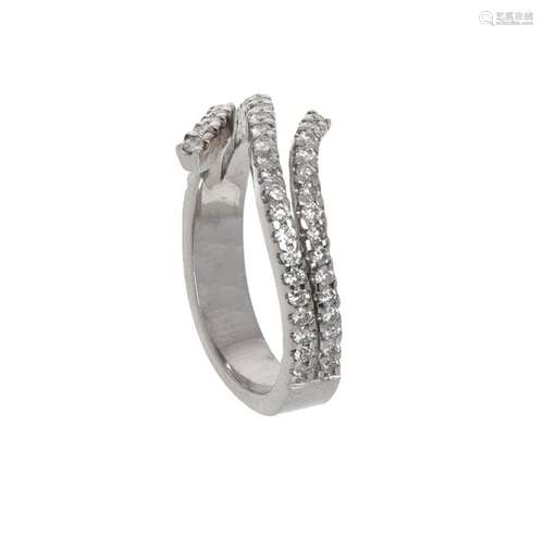 Ring in 18 kt white gold