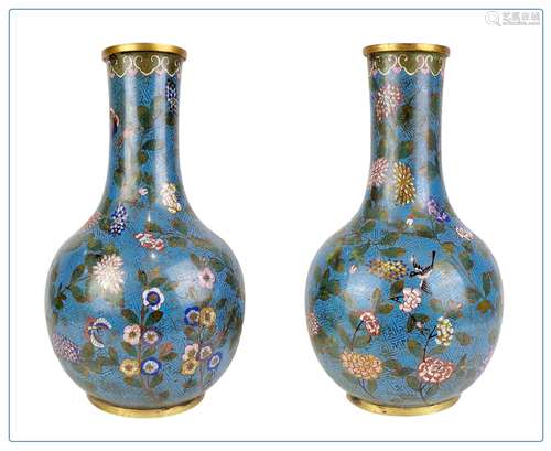 CHINE, VERS 1900 Paire de vases bulbe