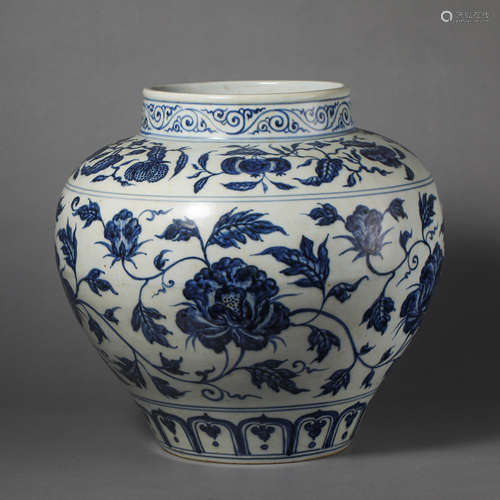 China Yuan Dynasty blue and white porcelain jar