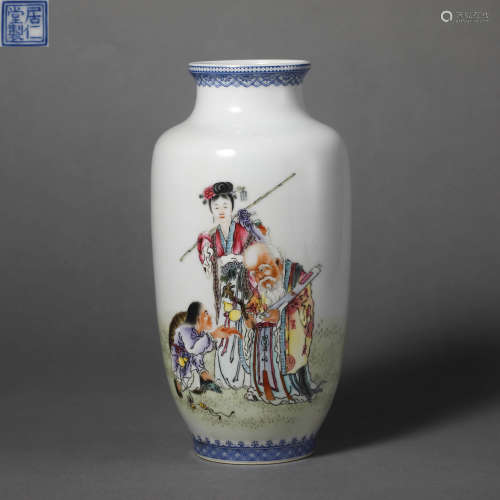 China Qing Dynasty Pastel carved figure bottle