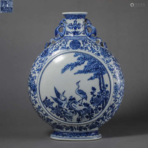 China Qing Dynasty Blue and white porcelain moon bottle