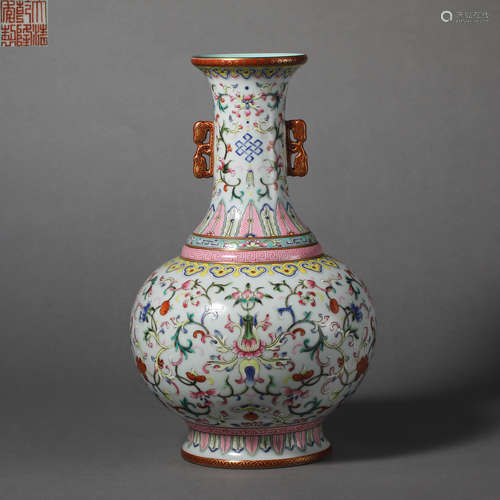 China Qing Dynasty Pastel Ornamental Bottle