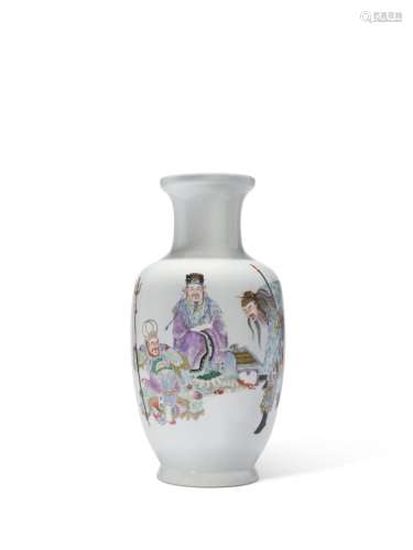 A FAMILLE ROSE VASE CHINA, 20TH CENTURY