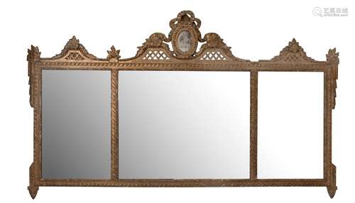 Miroir à trois parecloses en bois et stuc doré à décors de g...