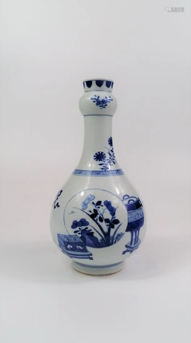 A Blue and White Garlic-head vase