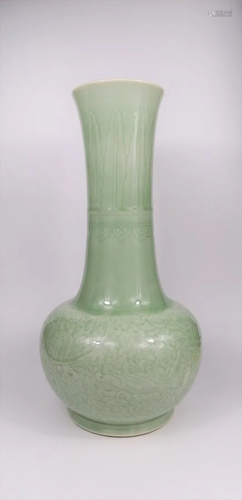 A Large Chinese Long neck celadon vase