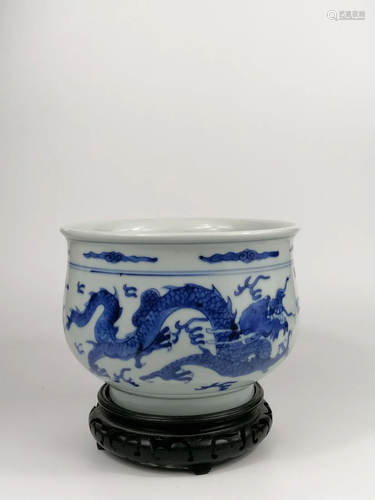 A CHINESE BLUE AND WHITE 'DRAGON' CENSER