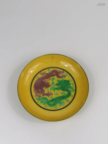 A Chinese yellow ground dragon saucer