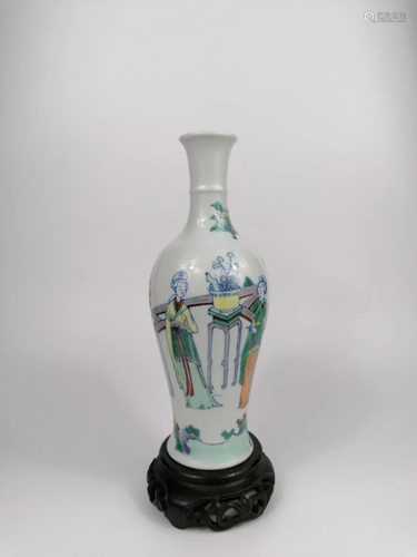 Chinese Wucai vase and stand