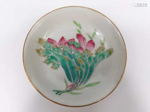 A Chinese porcelain saucer dish