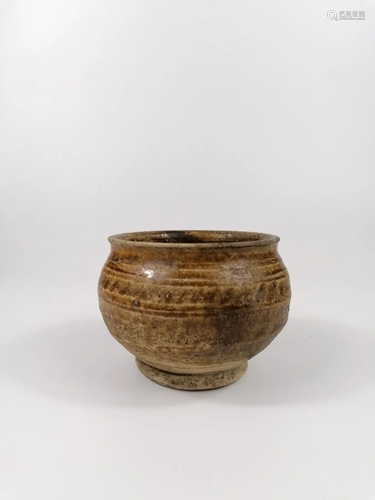 A Chinese Brown glaze pottery pot