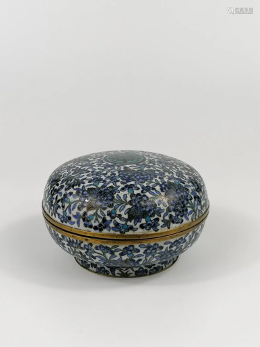 A Chinese cloisonne box