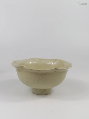 A Chinese flower bowl