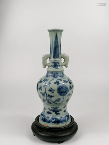 A Chinese blue and white vase