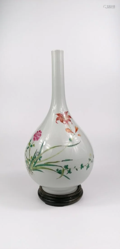 A Chinese famille rose enamel bottle