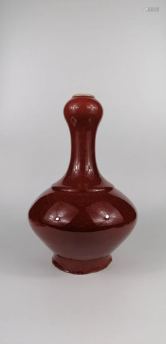 A Chinese oxblood red garlic head vase