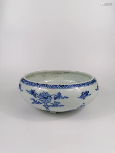 A Chinese blue and white brush washer