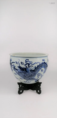 A Chinese blue and white dragon fish pot