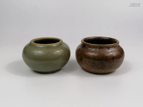 A pair of Waterpot