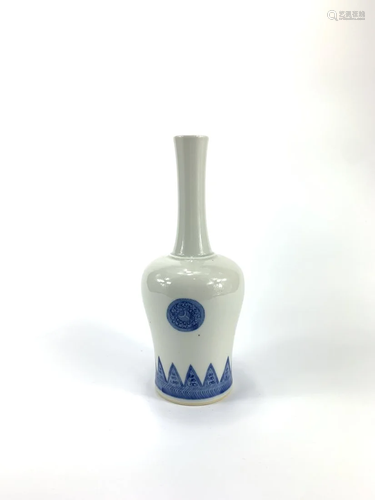 A fine and blue 'mallet' vase,yaoling zun