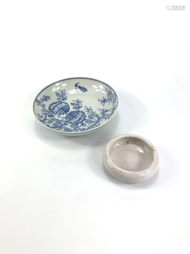 A Chinese blue and white saucer, and a brush washer