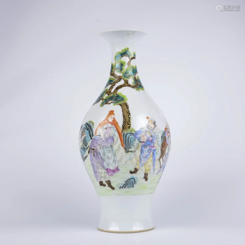 A Chinese famille rose olive-shaped vase bottle