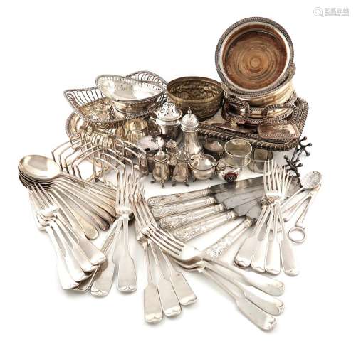 A mixed lot, comprising silver items: a pair of toast racks,...