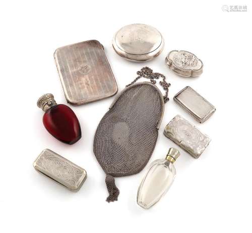 A mixed lot of silver items, comprising: a Victorian silver-...